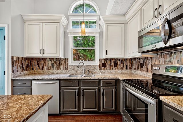 11501 Woodview East Drive, Carmel, IN 46032