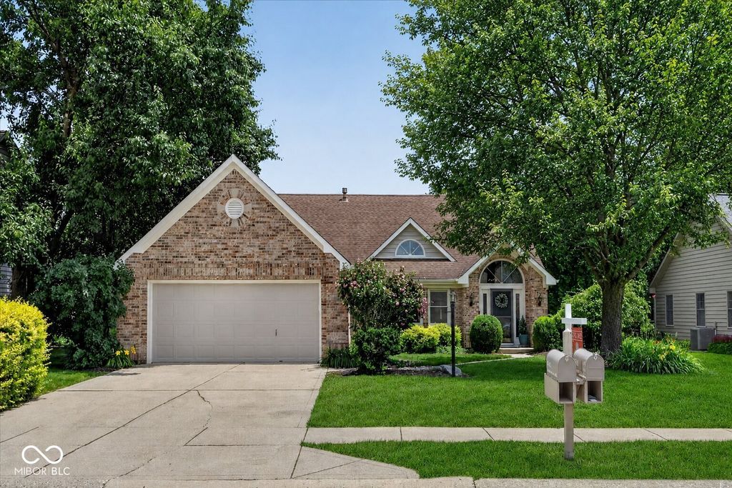 11501 Woodview East Drive, Carmel, IN 46032