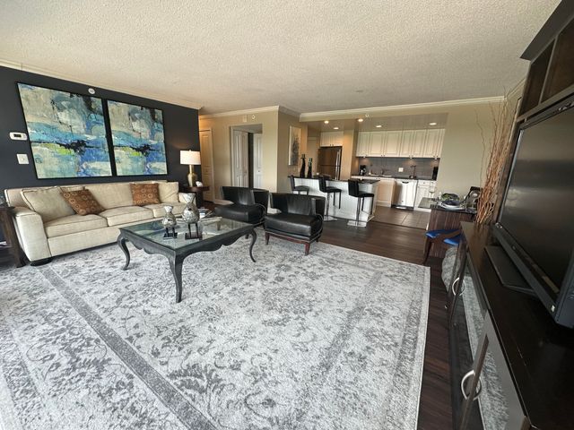 555 S Old Woodward Avenue 802, Birmingham, MI 48009