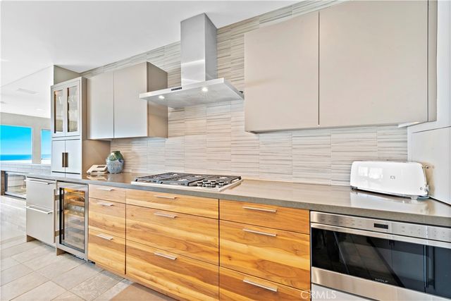 535 Dunnegan Drive, Laguna Beach, CA 92651