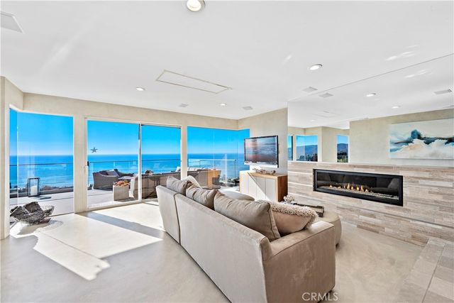 535 Dunnegan Drive, Laguna Beach, CA 92651