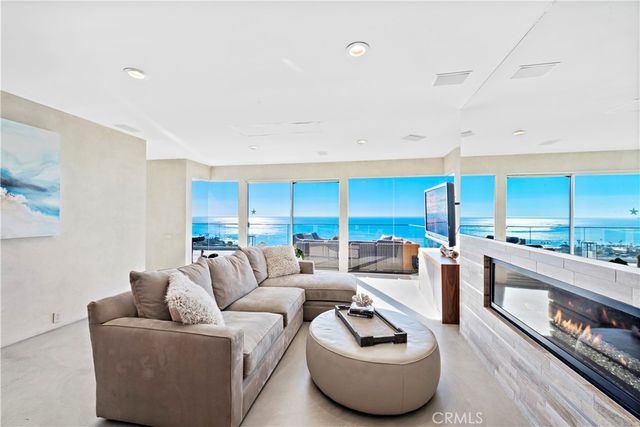 535 Dunnegan Drive, Laguna Beach, CA 92651