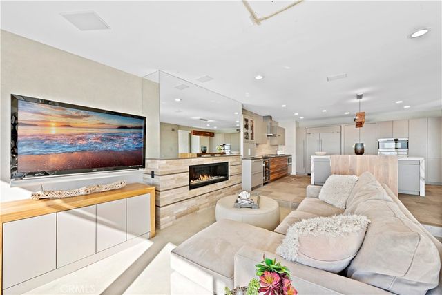 535 Dunnegan Drive, Laguna Beach, CA 92651