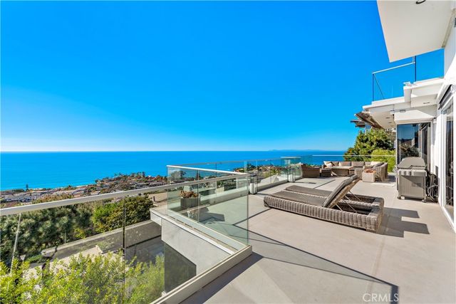 535 Dunnegan Drive, Laguna Beach, CA 92651