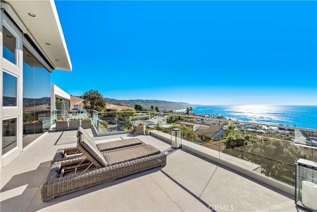 535 Dunnegan Drive, Laguna Beach, CA 92651
