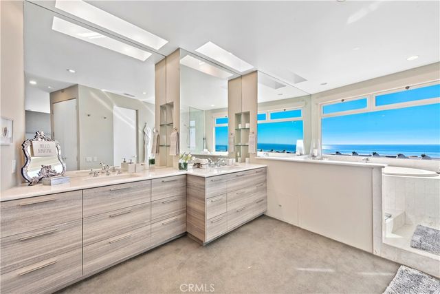 535 Dunnegan Drive, Laguna Beach, CA 92651