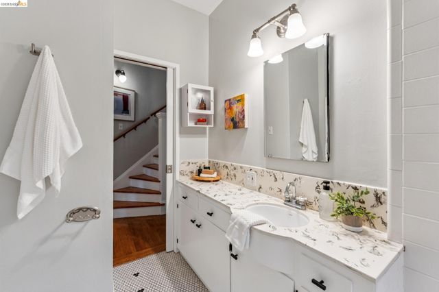 5941 Keith Ave, Oakland, CA 94618