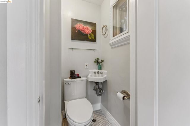 5941 Keith Ave, Oakland, CA 94618