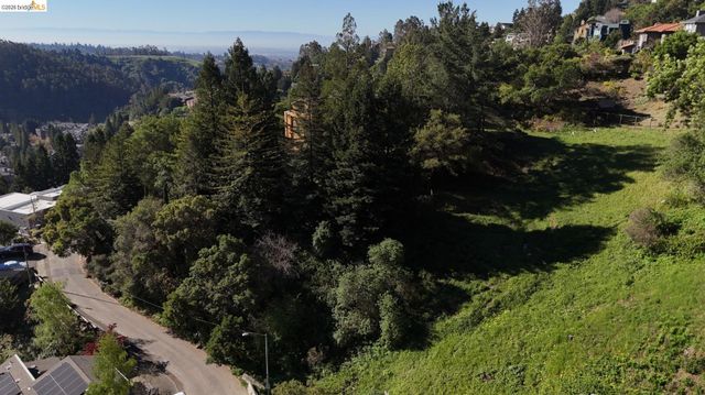 7135 Buckingham Blvd., Berkeley, CA 94705