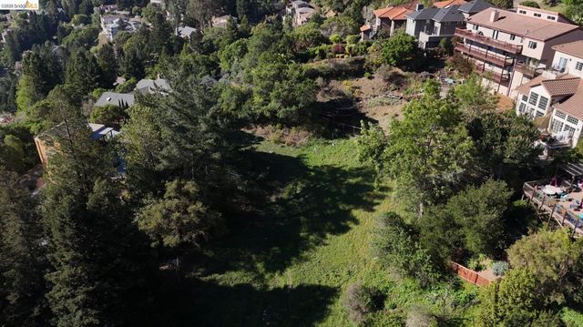 7135 Buckingham Blvd., Berkeley, CA 94705