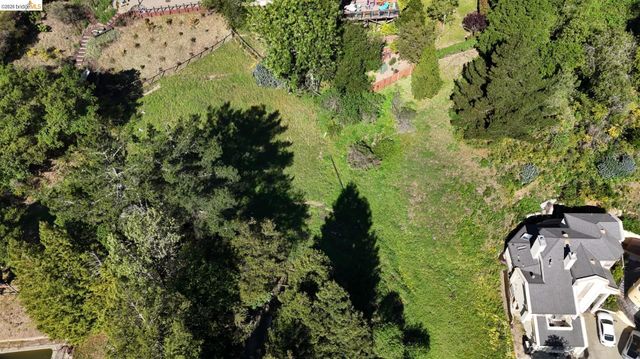 7135 Buckingham Blvd., Berkeley, CA 94705