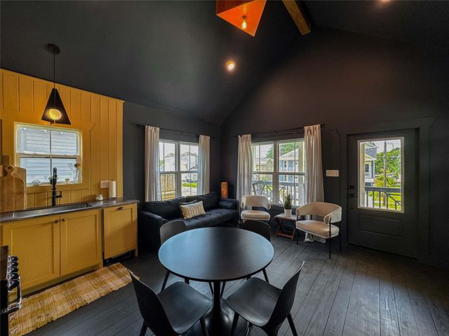 1208 32nd Street, Galveston, TX 77550