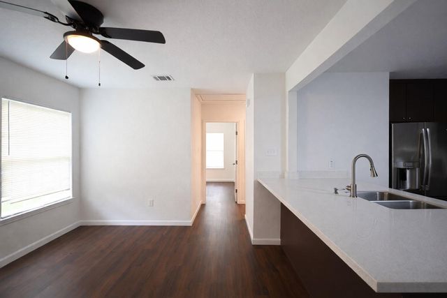 916 Parkway Street, Baytown, TX 77520