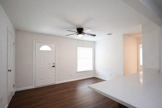 916 Parkway Street, Baytown, TX 77520