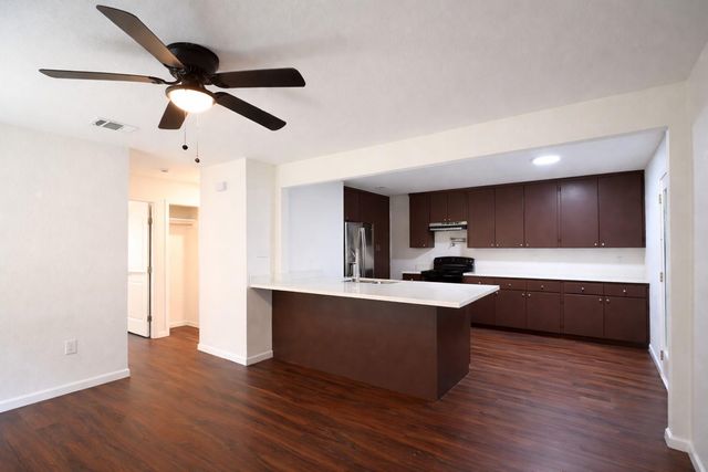 916 Parkway Street, Baytown, TX 77520