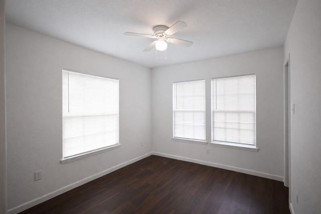 916 Parkway Street, Baytown, TX 77520