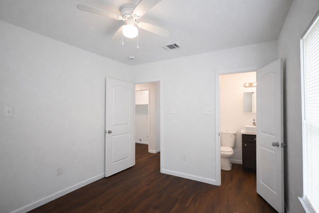 916 Parkway Street, Baytown, TX 77520