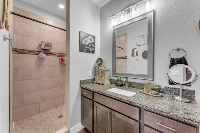 101 Cailin CT, Burnet, TX 78611