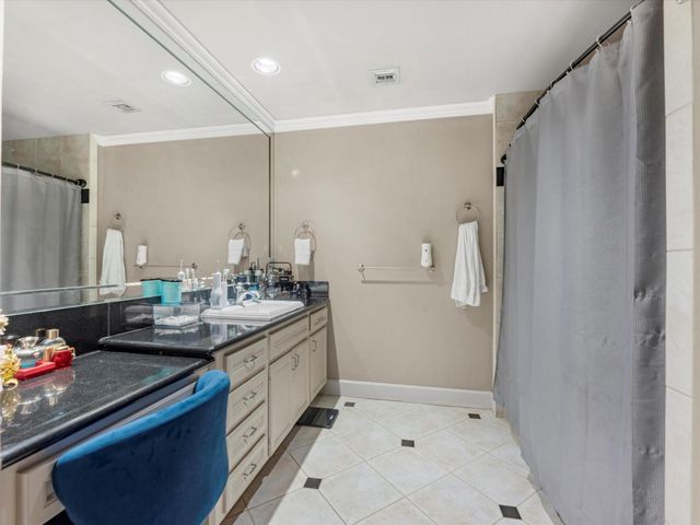 1120 Texas Street 4B, Houston, TX 77002