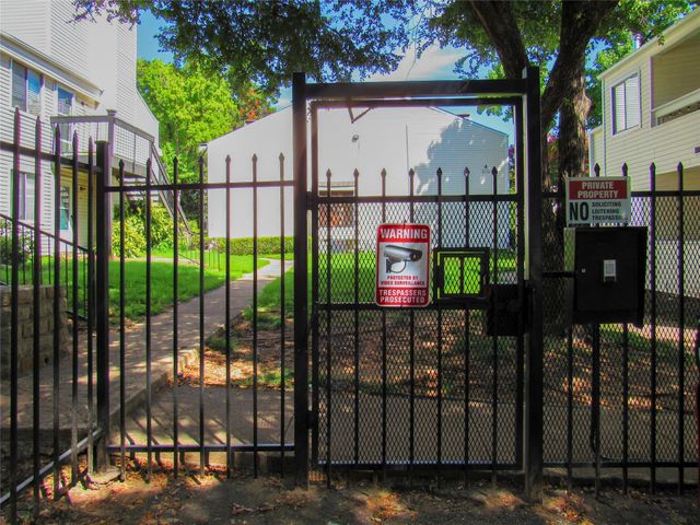 7431 Holly Hill Drive 216, Dallas, TX 75231