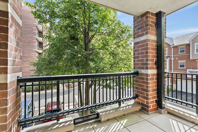 410 W Mahogany Court 202, Palatine, IL 60067