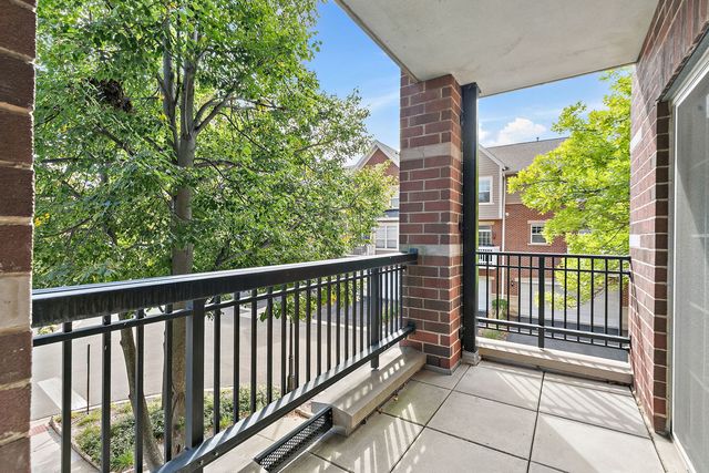 410 W Mahogany Court 202, Palatine, IL 60067