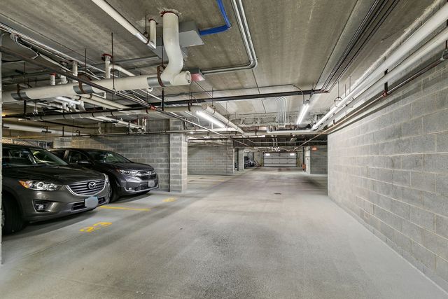 410 W Mahogany Court 202, Palatine, IL 60067