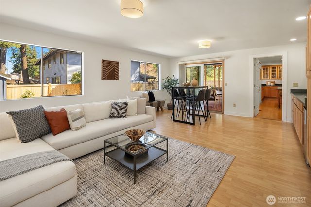 15126 NE 67th Place, Redmond, WA 98052