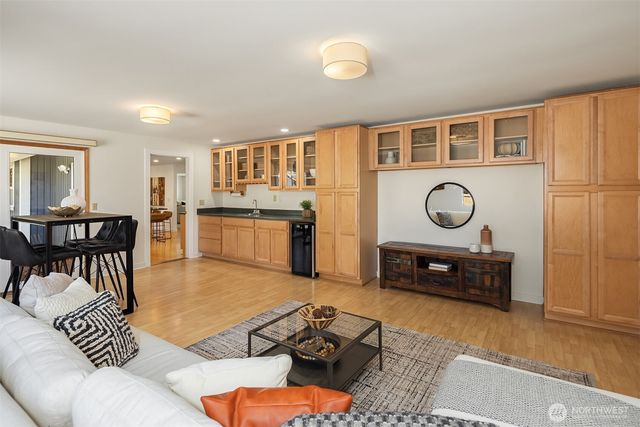 15126 NE 67th Place, Redmond, WA 98052