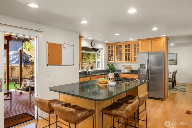 15126 NE 67th Place, Redmond, WA 98052