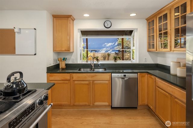 15126 NE 67th Place, Redmond, WA 98052