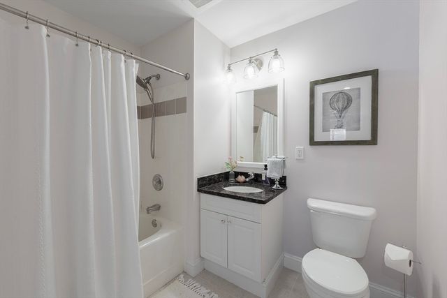 10 Seaport Dr 2213, Quincy, MA 02171