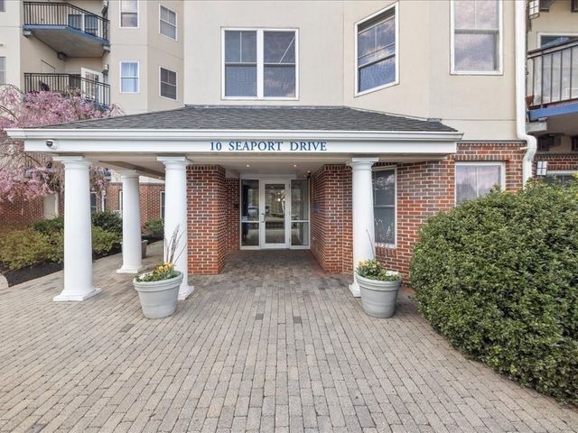 10 Seaport Dr 2213, Quincy, MA 02171