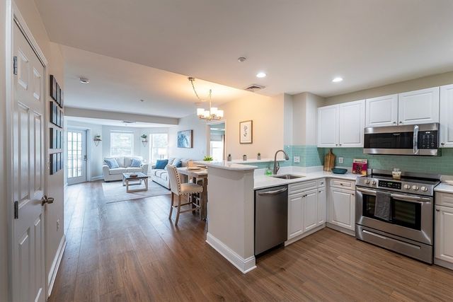 10 Seaport Dr 2213, Quincy, MA 02171