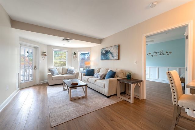 10 Seaport Dr 2213, Quincy, MA 02171