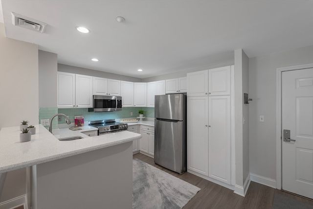 10 Seaport Dr 2213, Quincy, MA 02171