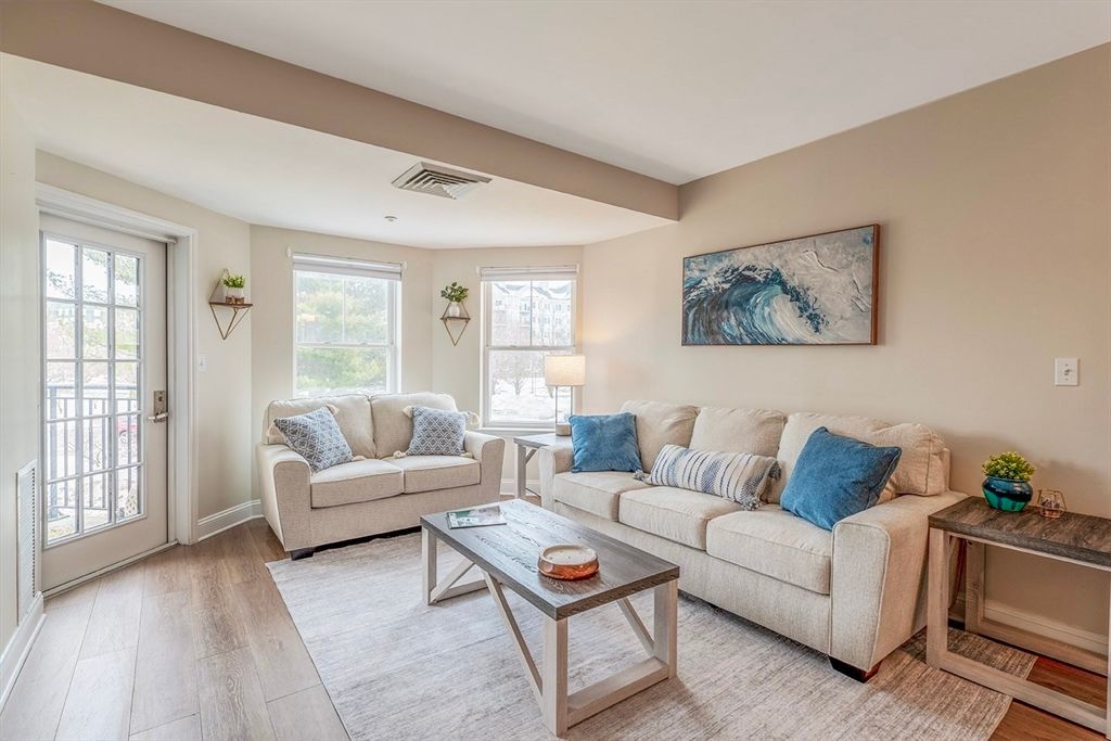 10 Seaport Dr 2213, Quincy, MA 02171