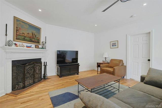 68 E Hartsdale Avenue 4J, Hartsdale, NY 10530