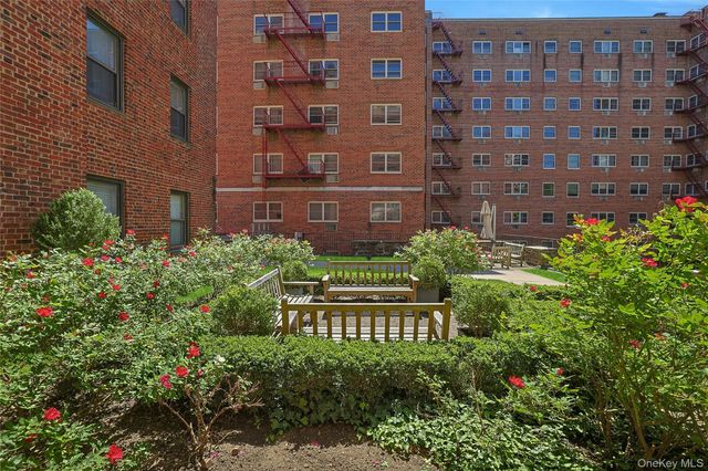 68 E Hartsdale Avenue 4J, Hartsdale, NY 10530