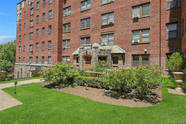 68 E Hartsdale Avenue 4J, Hartsdale, NY 10530