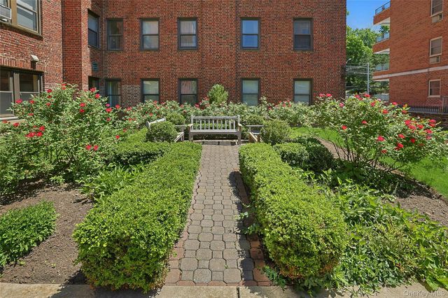 68 E Hartsdale Avenue 4J, Hartsdale, NY 10530
