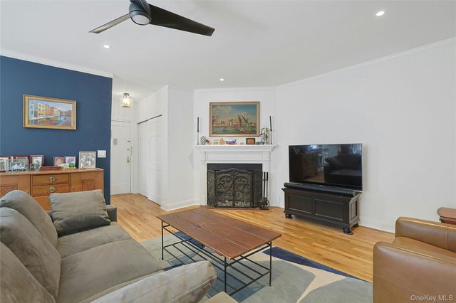 68 E Hartsdale Avenue 4J, Hartsdale, NY 10530