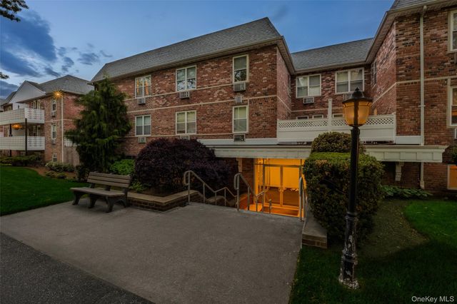 40 Daley Place 104, Lynbrook, NY 11563