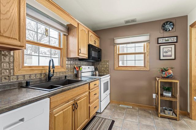 911 Harvey AVENUE, Watertown, WI 53094