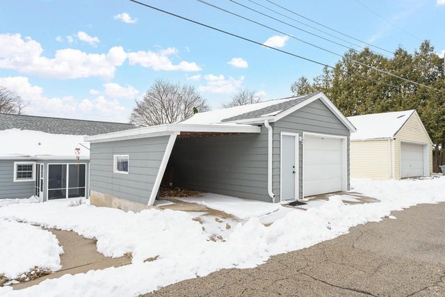 911 Harvey AVENUE, Watertown, WI 53094