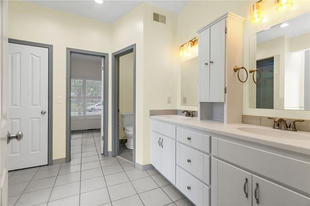 1640 N Hunter Drive, Olathe, KS 66061