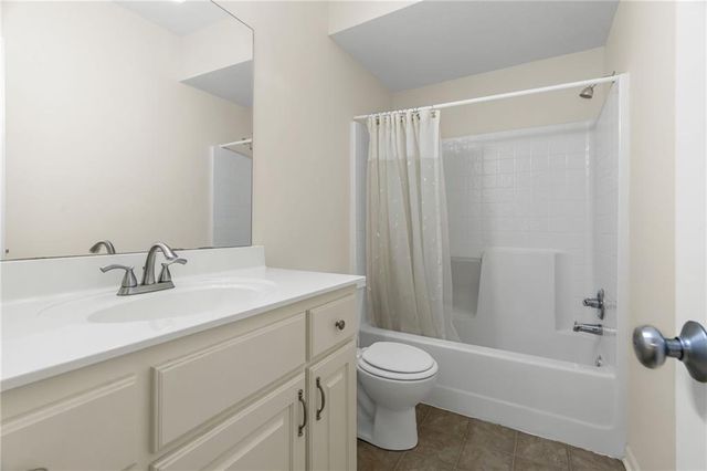 1640 N Hunter Drive, Olathe, KS 66061