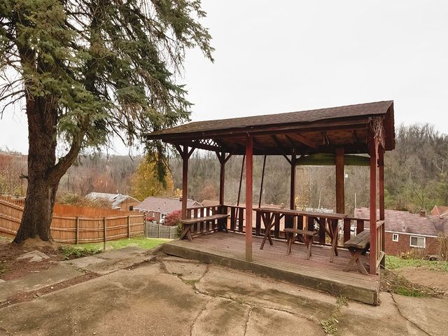 260 Creston Drive, West Mifflin, PA 15122