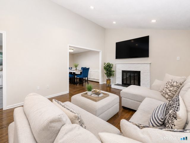 185 Tanglewood Drive, Hamden, CT 06518