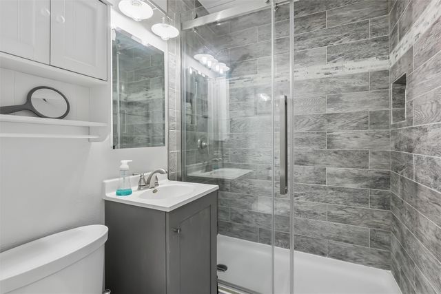 2600 E 40th Street, Des Moines, IA 50317